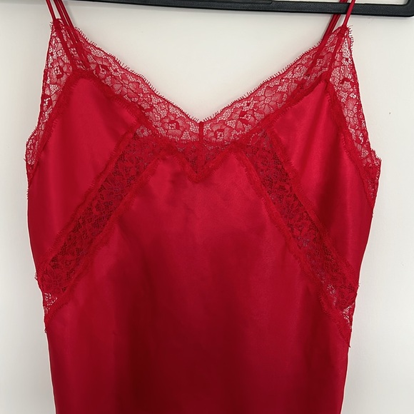 Victoria’s Secret Red‎ Lace Cami Spaghetti Strap Top - Size Medium - Picture 2 of 5